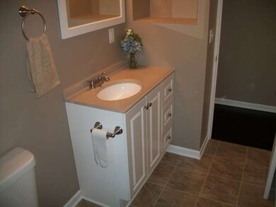 114 Pecos Cir, Carpentersville, IL 60110 - photo 6