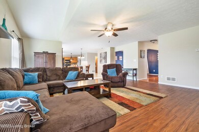 10204 Red Clover Ct, Louisville, KY 40228 - photo 5