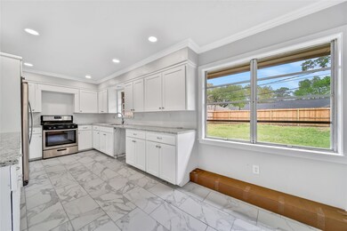 1130 Chamboard Ln, Houston, TX 77018 - photo 6