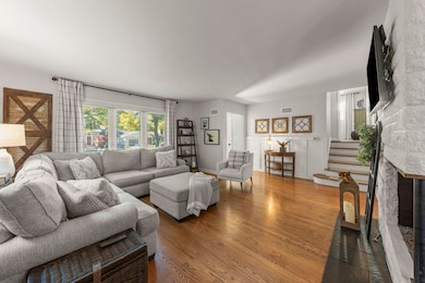 211 Crest Rd, Glen Ellyn, IL 60137 - photo 4