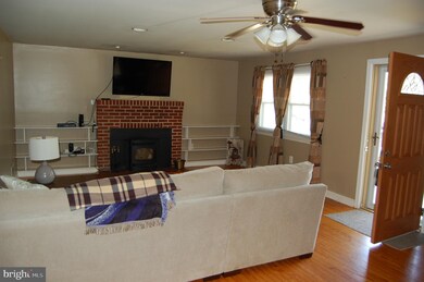 1213 Meadow View Rd, Pasadena, MD 21122 - photo 5