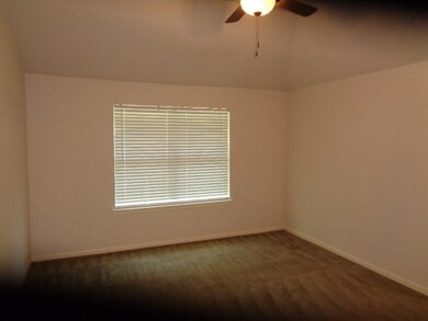 9807 Woodhollow Dr, Conroe, TX 77385 - photo 6