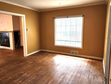 Main 1006 dining room