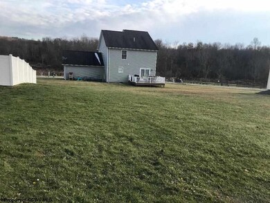 32 Preston Meadows St, Reedsville, WV 26547 - photo 4