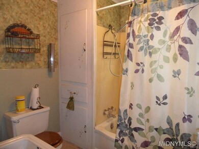 Full bath upstairs