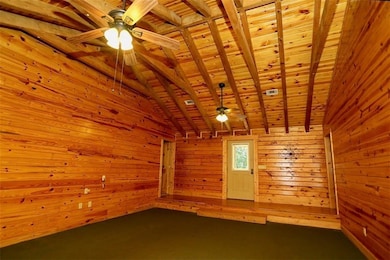 Look at that high ceiling and the beams! The woodw