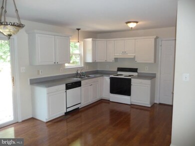 3044 Queensberry Dr, Huntingtown, MD 20639 - photo 2