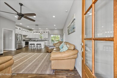 05-487 Peninsula Pointe -01