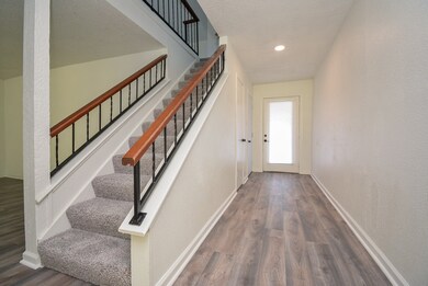 8711 Saratoga Forest Dr, Houston, TX 77088 - photo 4