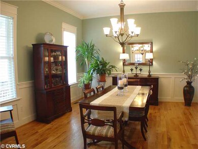 Dining Room - Spacious Dining Room