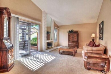 Vaulted ceilings in the living room. Nice neutral 