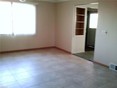 Large eating area for your dining room table!