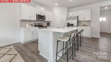 11305 Cardinal Creek Ave, Charlotte, NC 28215 - photo 3