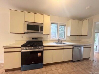 1 Spring Pond Dr, Ossining, NY 10562 - photo 4