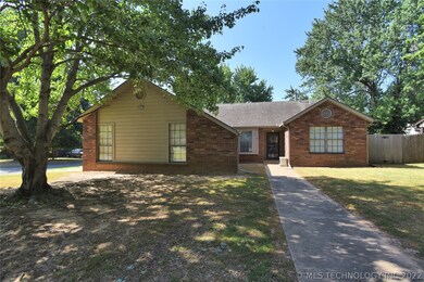 1801 W Hot Springs St, Broken Arrow, OK 74011 - photo 2