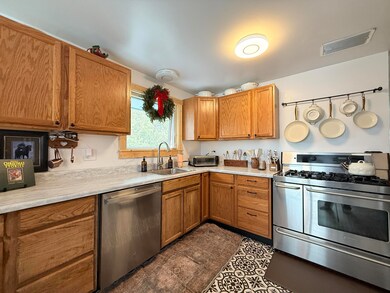 1217 6th St, Havre, MT 59501 - photo 3