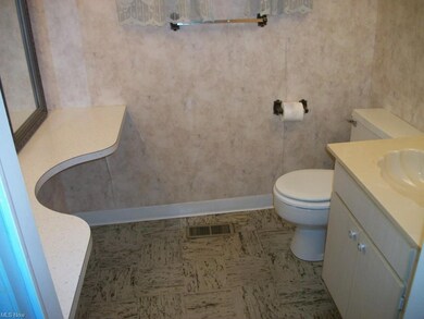 22080 Sandalwood Rd, Bedford, OH 44146 - photo 6