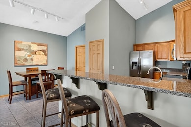 Breakfast bar and dining area