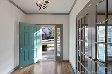 Welcome in... Hardwood flooring throughout!