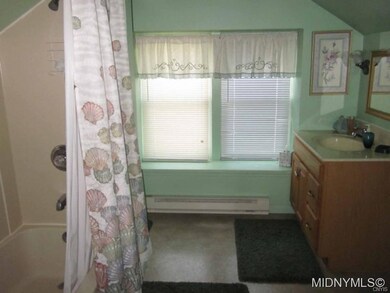 Upstairs large full bath