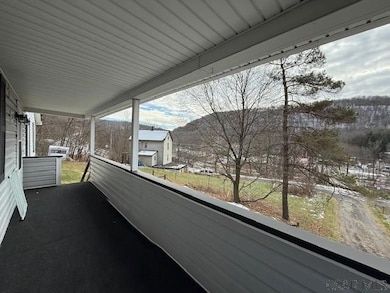 114 Kathy Dr, Johnstown, PA 15904 - photo 5