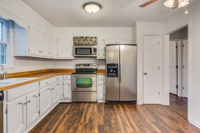 2009 Cobb Dr, Columbia, TN 38401 - photo 6