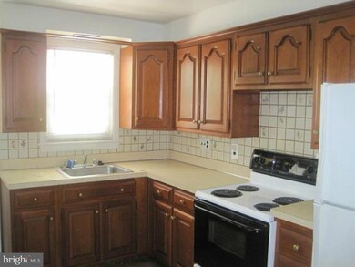 2102 Iverson St, Temple Hills, MD 20748 - photo 5