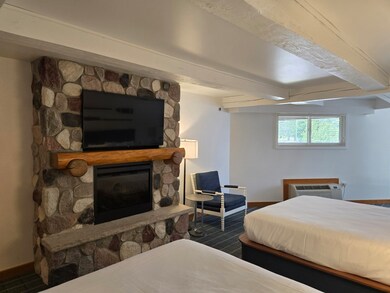 2 Beds - Sleeps Four