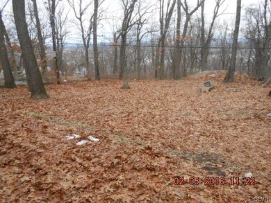 529 Skyline Dr, Allentown, PA 18103 - photo 2