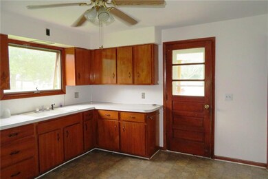 Country Sized Eat In Kitchen