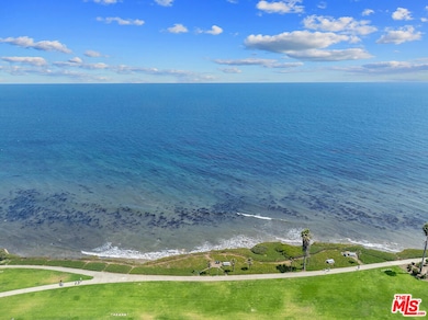 1312 Shorelineocean Dr, Santa Barbara, CA 93109 - photo 7