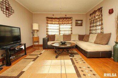 915 N Division St, Davenport, IA 52804 - photo 7