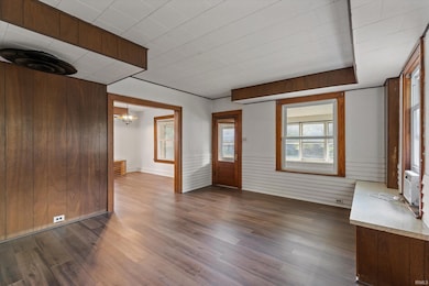 813 E Jefferson Ave, La Porte, IN 46350 - photo 4