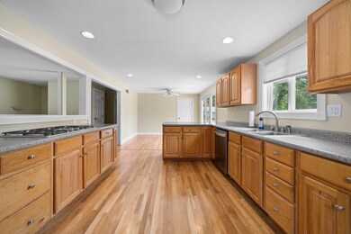 4 Whitford Rd, Nashua, NH 03062 - photo 3