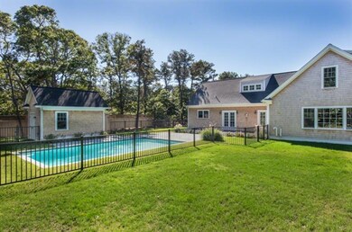 25 Vickers St, Edgartown, MA 02539 - photo 3