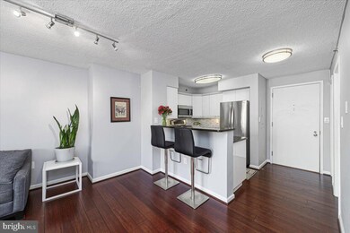 Metropolitan Condos unit 704, Washington, DC 20037 - photo 7