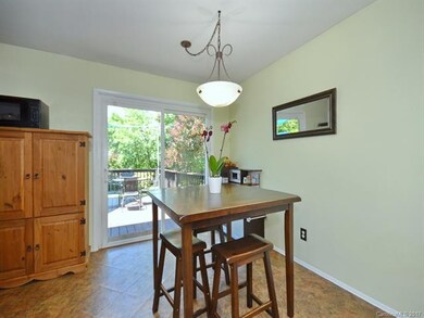 Eat-in kitchen space