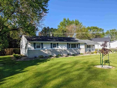 756 Maple St, Bluffton, IN 46714 - photo 2