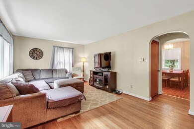 540 Maple St, Columbia, PA 17512 - photo 2