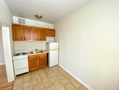 839 W Sheridan Rd unit 215, Chicago, IL 60613 - photo 5