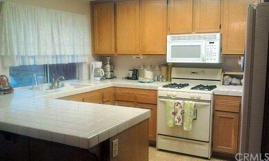 Kitchen with Breakfast Bar