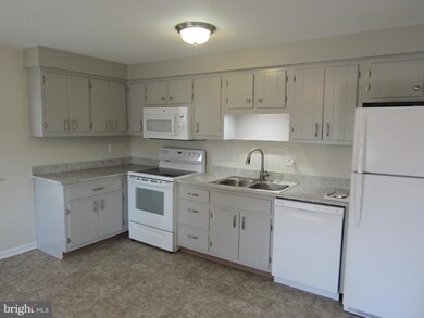 357 1/2 W Broad St, Telford, PA 18969 - photo 4