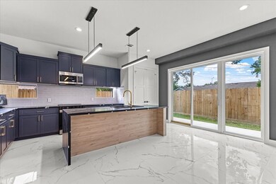 5110 Longmeadow St unit B, Houston, TX 77033 - photo 6