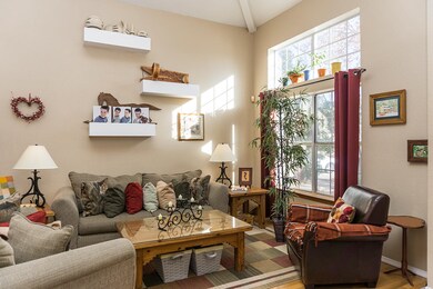 Welcoming sitting room!!