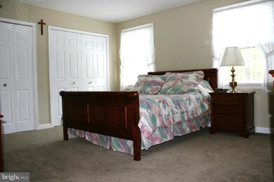 13107 Coralberry Dr, Fairfax, VA 22033 - photo 3