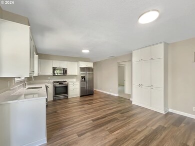 2408 12th Ave, Forest Grove, OR 97116 - photo 2