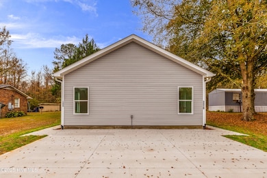 1305 Croomsbridge Rd, Burgaw, NC 28425 - photo 3