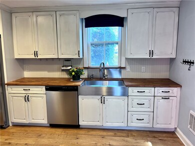 6 Howe St unit 2, Bristol, RI 02809 - photo 4