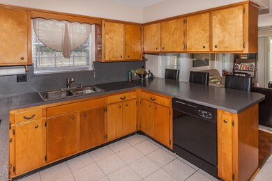 801 Montego Rd E, Jacksonville, FL 32216 - photo 5