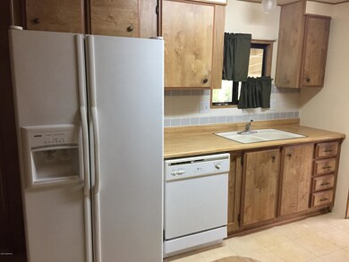 1/2 kitchen